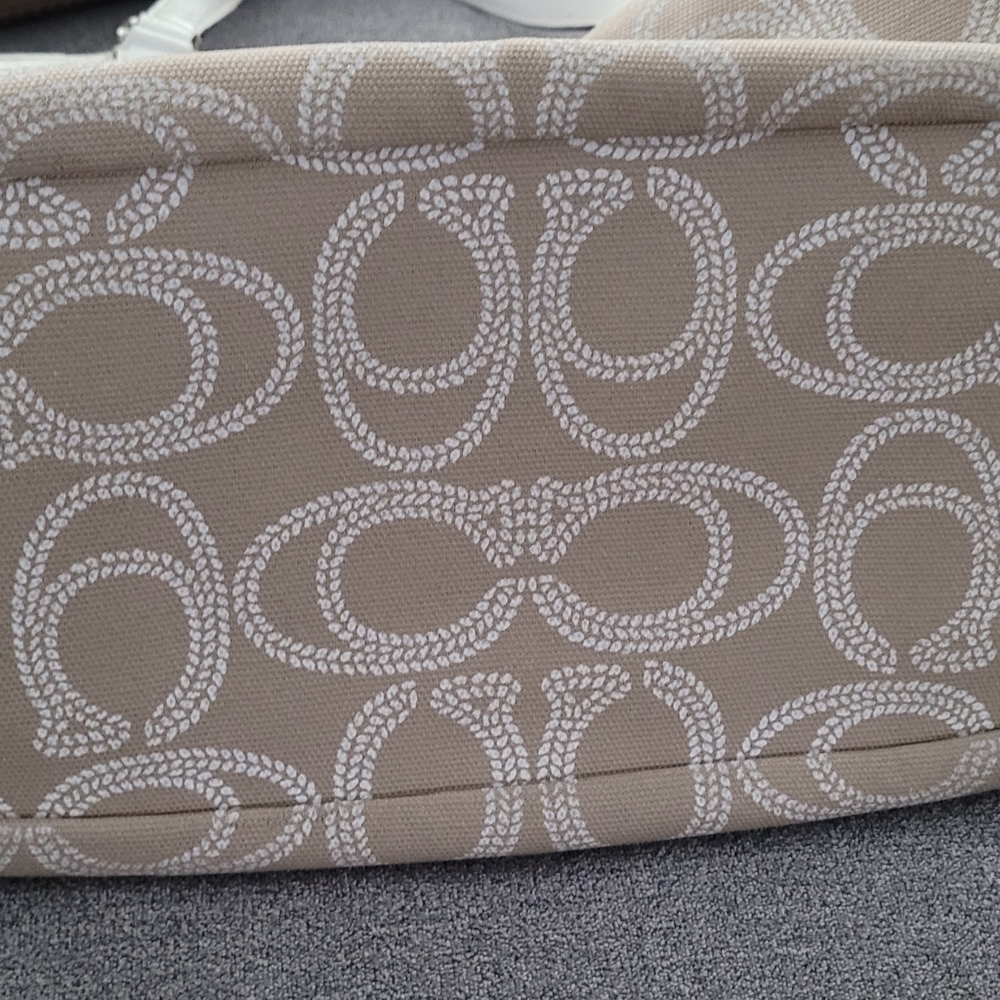 Coach Handbag tan/white